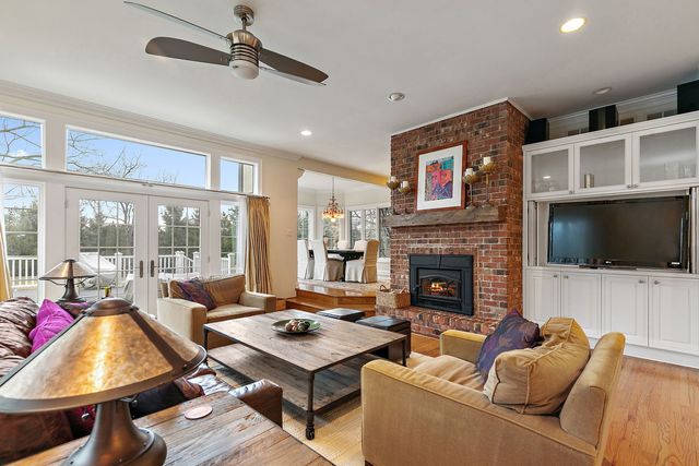 28360 Heritage Oak Road, Barrington, IL 60010