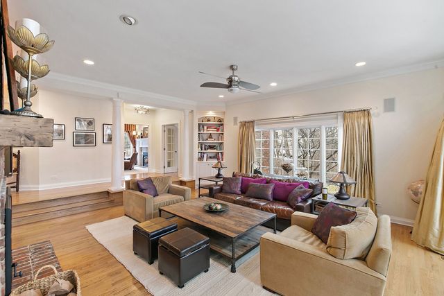 28360 Heritage Oak Road, Barrington, IL 60010