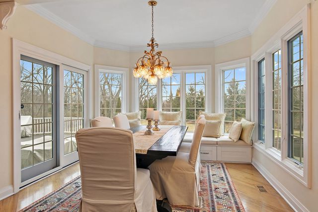 28360 Heritage Oak Road, Barrington, IL 60010