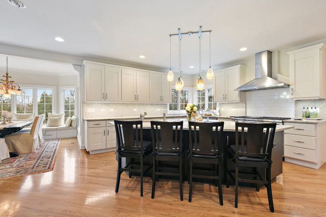 28360 Heritage Oak Road, Barrington, IL 60010