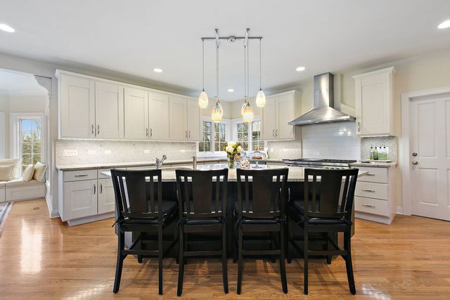 28360 Heritage Oak Road, Barrington, IL 60010