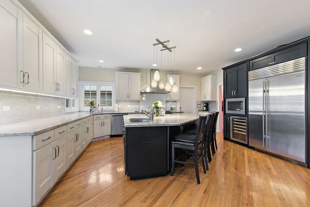 28360 Heritage Oak Road, Barrington, IL 60010