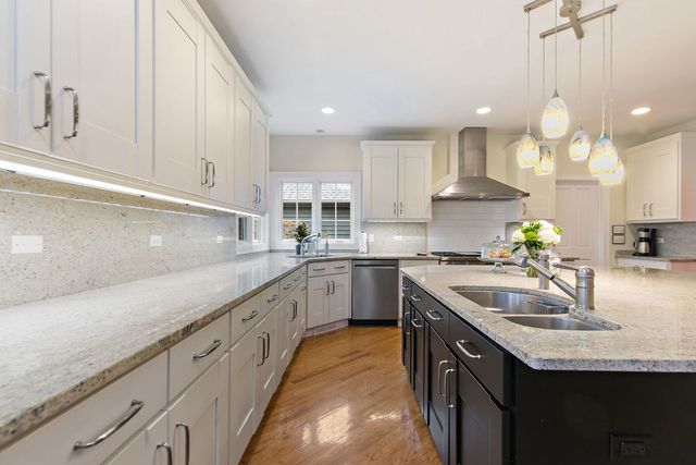 28360 Heritage Oak Road, Barrington, IL 60010