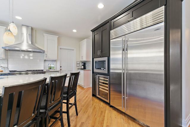 28360 Heritage Oak Road, Barrington, IL 60010