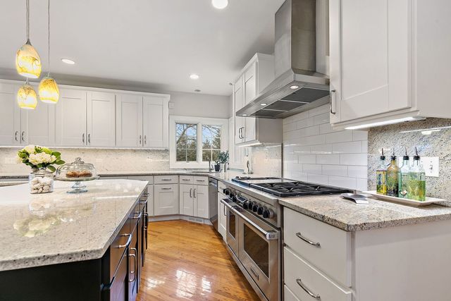 28360 Heritage Oak Road, Barrington, IL 60010