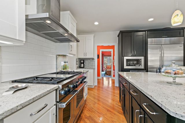 28360 Heritage Oak Road, Barrington, IL 60010