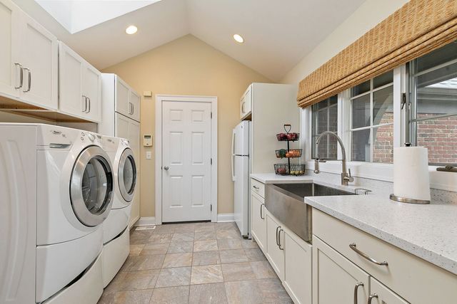 28360 Heritage Oak Road, Barrington, IL 60010