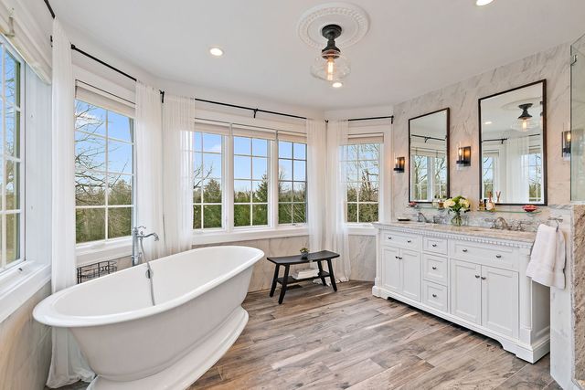 28360 Heritage Oak Road, Barrington, IL 60010