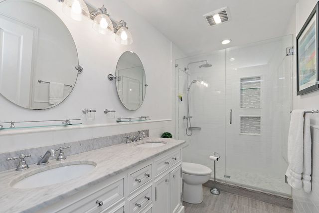 28360 Heritage Oak Road, Barrington, IL 60010