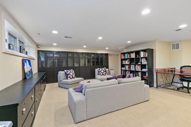 28360 Heritage Oak Road, Barrington, IL 60010