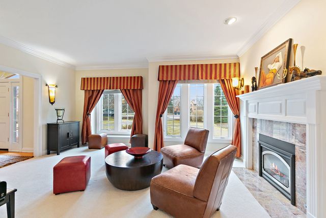 28360 Heritage Oak Road, Barrington, IL 60010