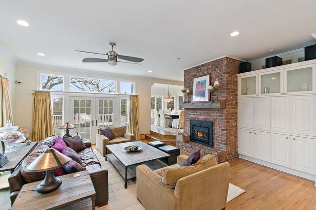 28360 Heritage Oak Road, Barrington, IL 60010