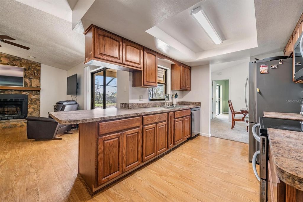 Image 12 of property listing at 1610 SANDERLING COURT, Brandon, FL 33511