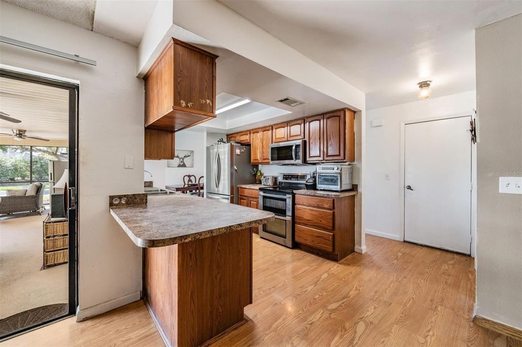 Image 14 of property listing at 1610 SANDERLING COURT, Brandon, FL 33511