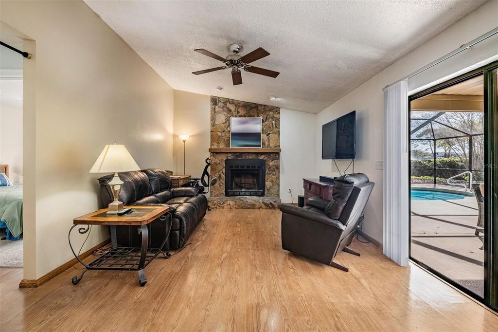 Image 15 of property listing at 1610 SANDERLING COURT, Brandon, FL 33511