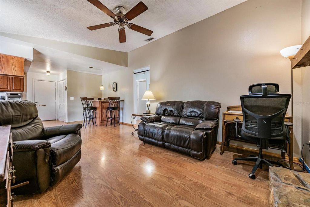 Image 16 of property listing at 1610 SANDERLING COURT, Brandon, FL 33511