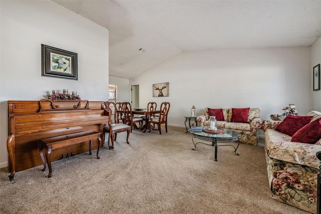 Image 8 of property listing at 1610 SANDERLING COURT, Brandon, FL 33511