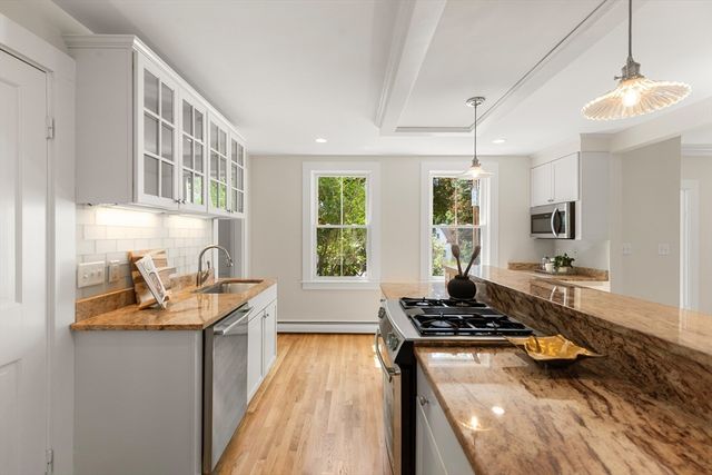 109 Grove St, Lexington, MA 02420