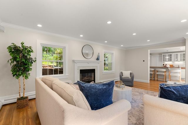 109 Grove St, Lexington, MA 02420