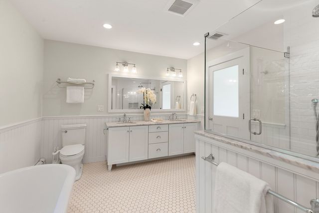 109 Grove St, Lexington, MA 02420