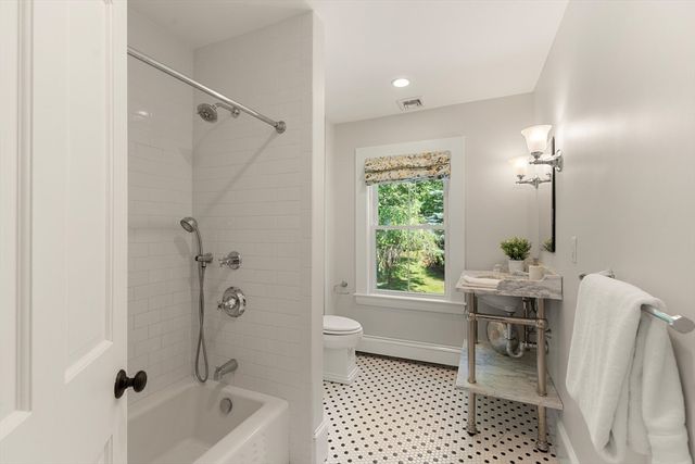109 Grove St, Lexington, MA 02420