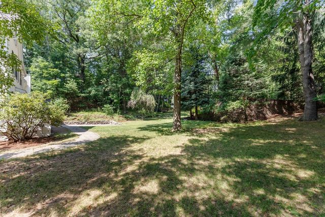 109 Grove St, Lexington, MA 02420