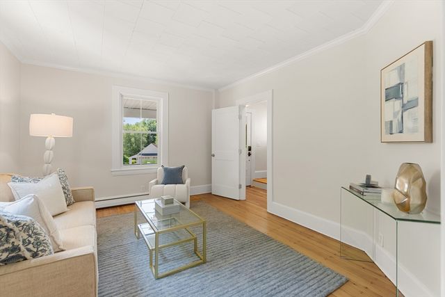 109 Grove St, Lexington, MA 02420