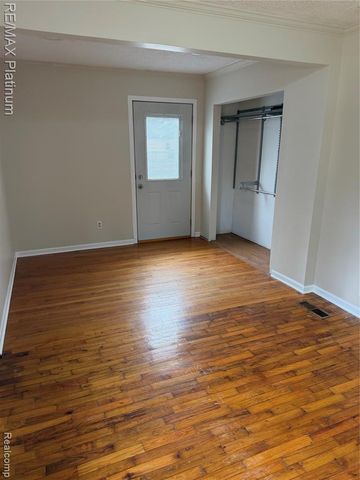 1475 Cutler Street, Burton, MI 48509