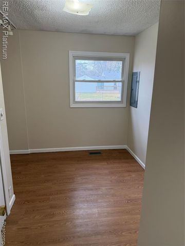 1475 Cutler Street, Burton, MI 48509