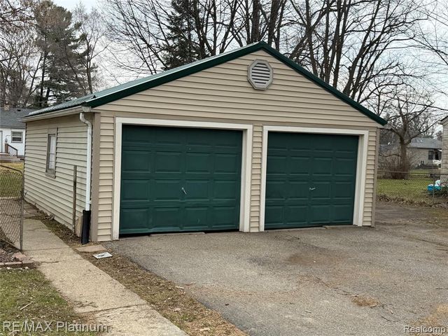 1475 Cutler Street, Burton, MI 48509