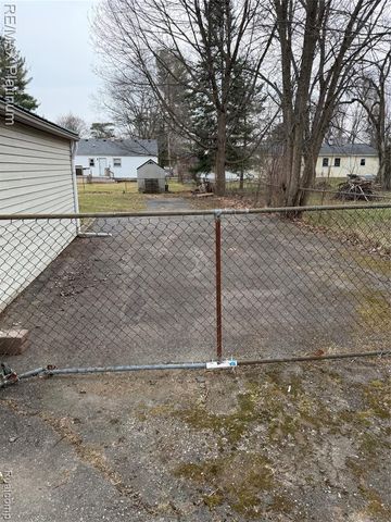 1475 Cutler Street, Burton, MI 48509