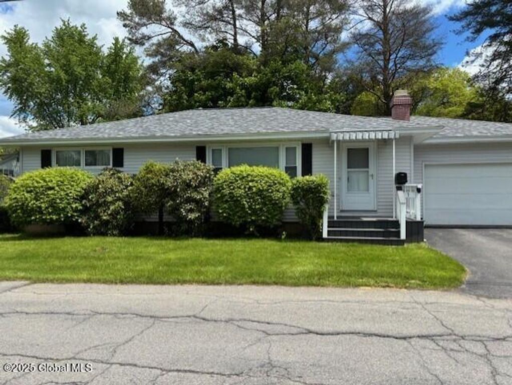 3 State Circle, Gloversville, NY 12078