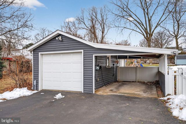 320 GLENWOOD AVE, Burlington, NJ 08016