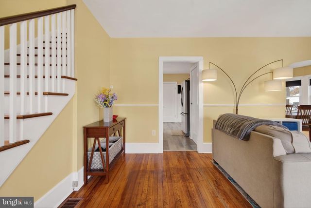 320 GLENWOOD AVE, Burlington, NJ 08016