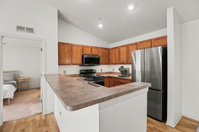 242 N Wixom Road, Wixom, MI 48393