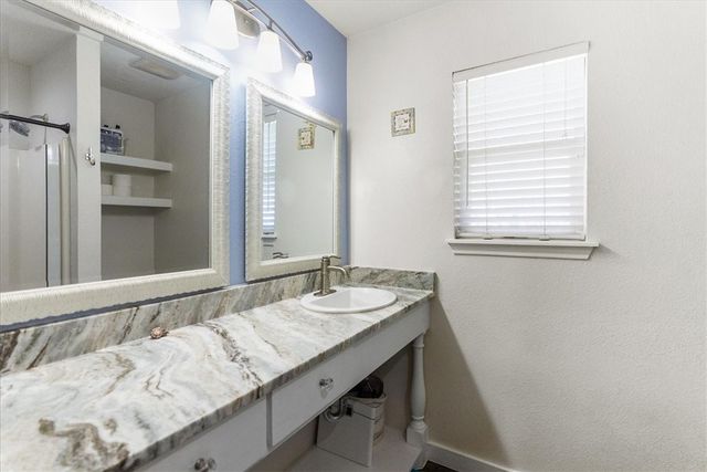1433 Glenoak Dr, Corpus Christi, TX 78418
