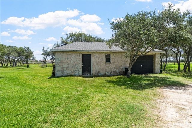 1433 Glenoak Dr, Corpus Christi, TX 78418
