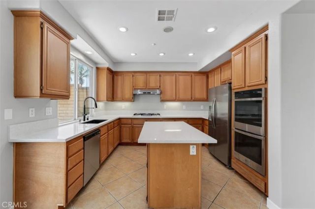 16498 Medinah, Fontana, CA 92336