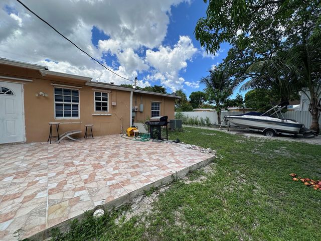 5640 Tyler Street, Hollywood, FL 33021