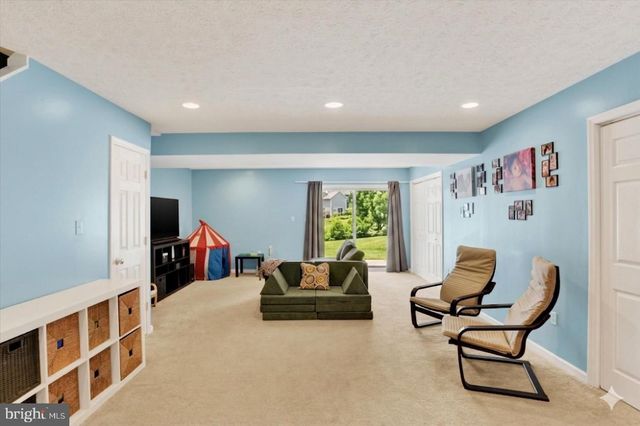 305 SADDLE RIDGE CT, Harrisburg, PA 17110