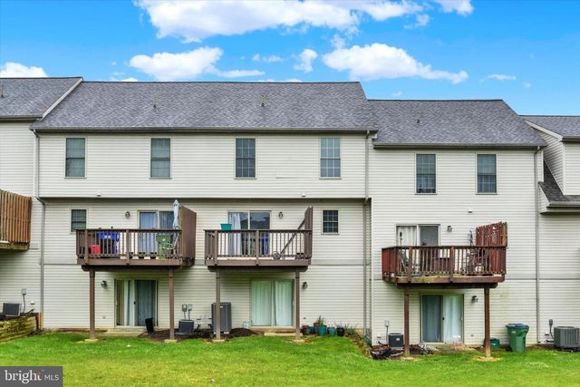 305 SADDLE RIDGE CT, Harrisburg, PA 17110