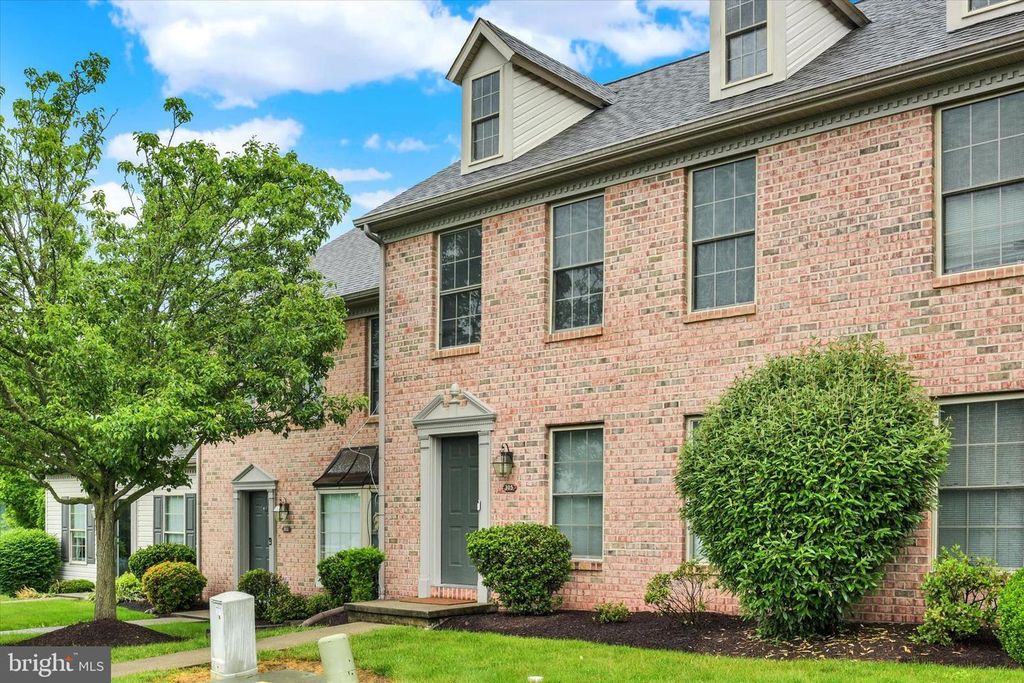 305 SADDLE RIDGE CT, Harrisburg, PA 17110