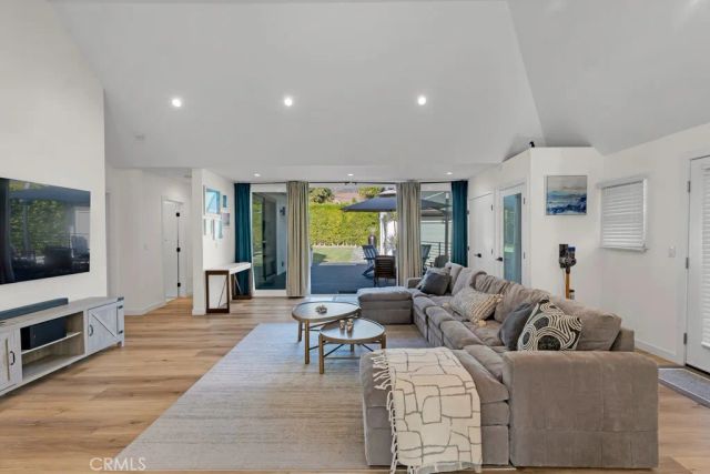 1911 W Kenneth, Glendale, CA 91201