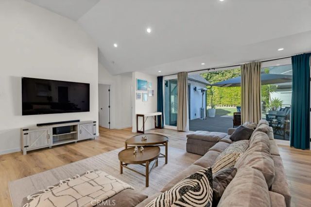 1911 W Kenneth, Glendale, CA 91201