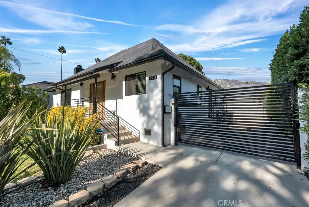 1911 W Kenneth, Glendale, CA 91201