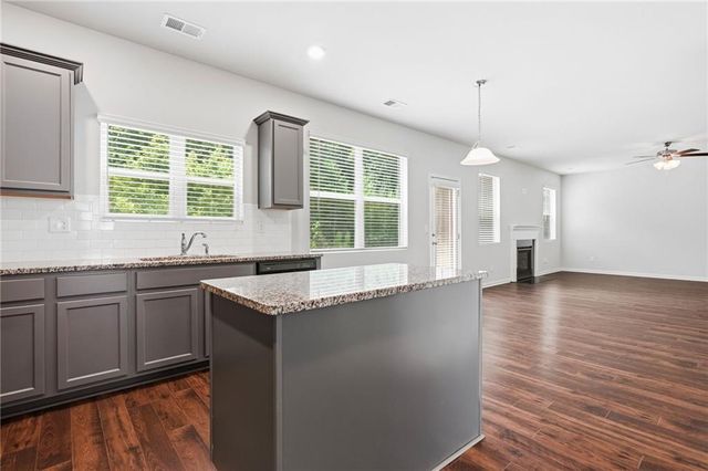 3132 Hawthorn Farm Boulevard, Loganville, GA 30052
