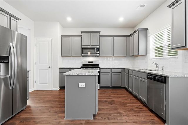 3132 Hawthorn Farm Boulevard, Loganville, GA 30052
