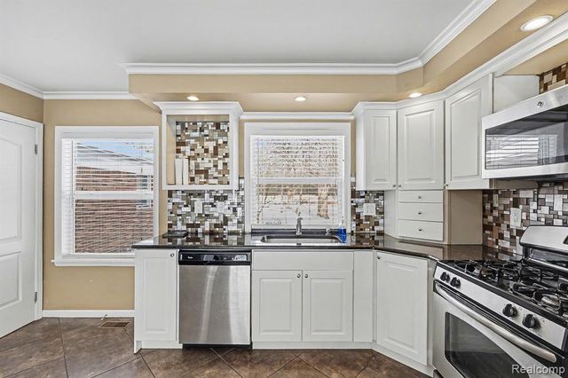 835 E Square Lake Road, Troy, MI 48085