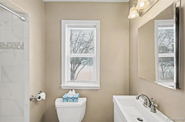 835 E Square Lake Road, Troy, MI 48085