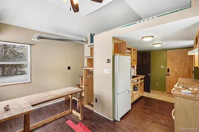 835 E Square Lake Road, Troy, MI 48085